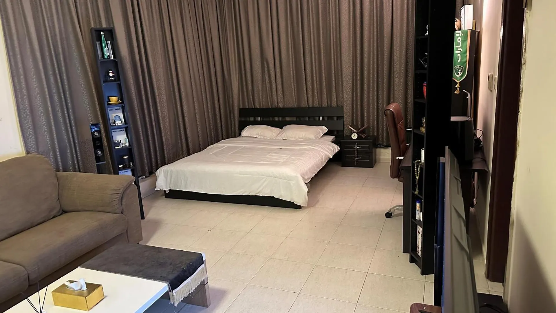 Contatos de Cozy Budget Apt Near Embassies